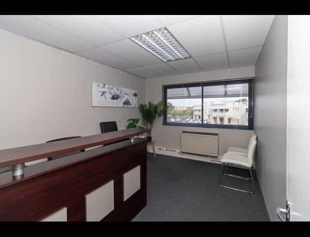 133M² BUSINESS TO LET IN PARKLANDS